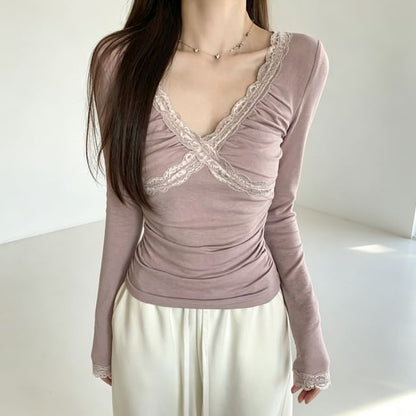 Lace Trim V-Neck Long Sleeve Ruched Tee