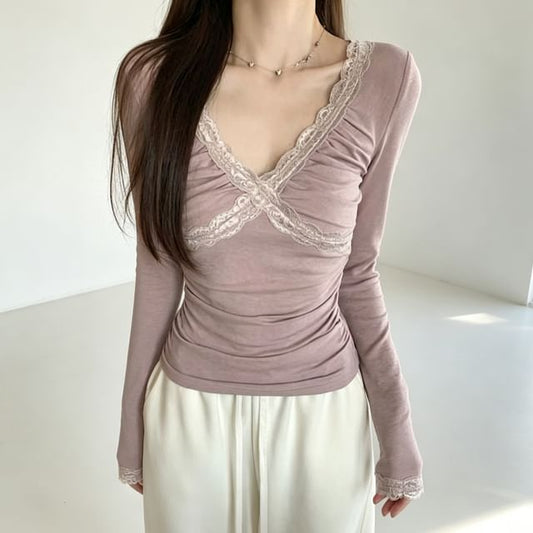 Lace Trim V-Neck Long Sleeve Ruched Tee