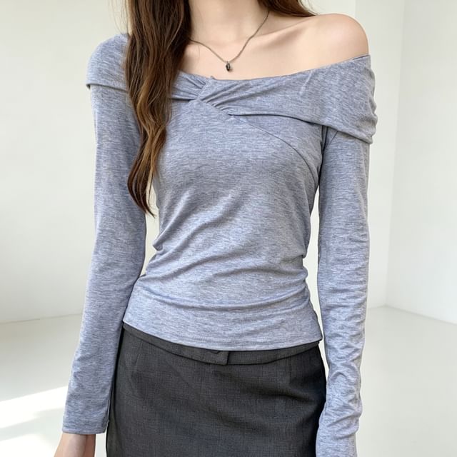 Off-Shoulder Long Sleeve Slim Fit Tee