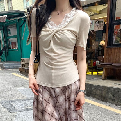 Twisted V-Neck Short-Sleeve Slim Tee