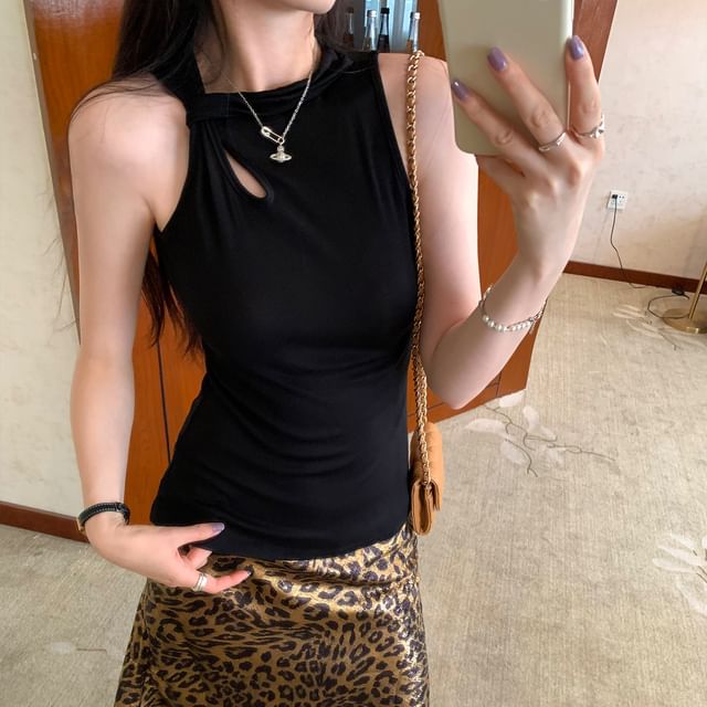 Asymmetrical Cutout Slim Fit Tank Top