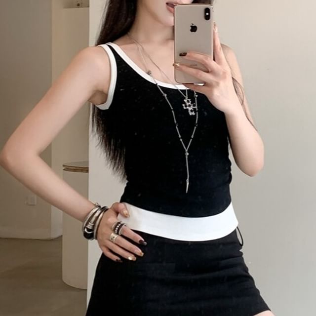 Two-Tone Scoop Neck Crop Tank Mock Layer