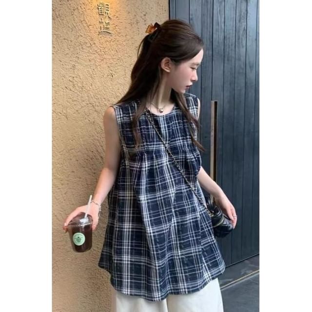 Plaid Tunic Top with Round Neck Sleeveless