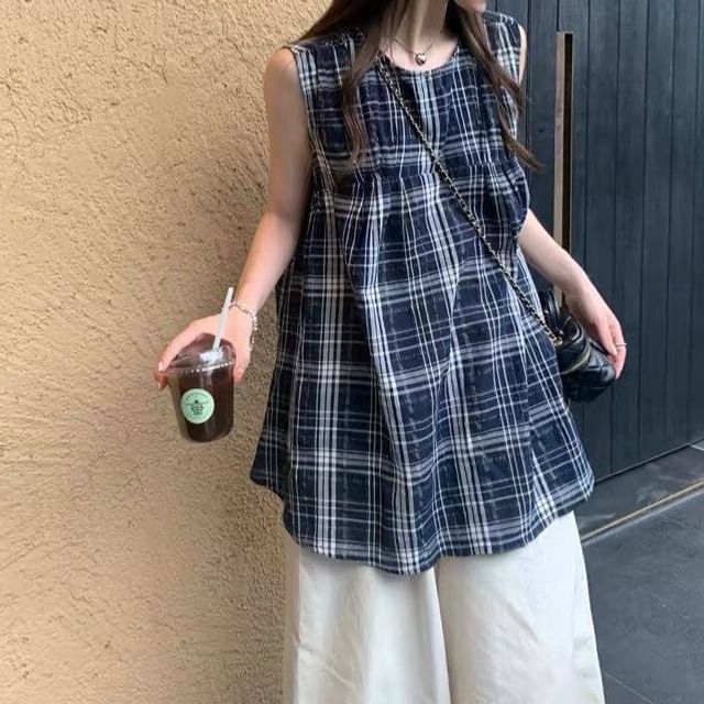 Plaid Tunic Top with Round Neck Sleeveless