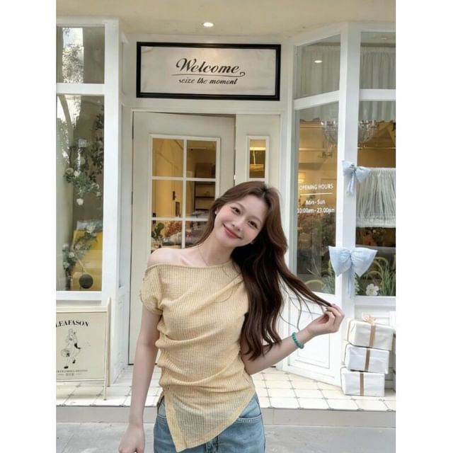Short Sleeve Cold Shoulder Asymmetric Slim-Fit Top