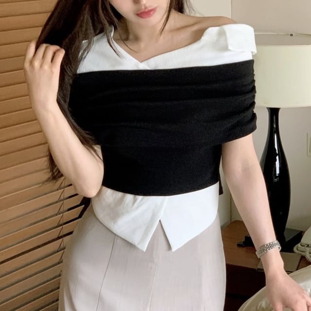 Two-Tone Off-Shoulder Ruched Blouse with Short Sleeves