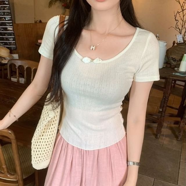 Scoop Neck Slim Fit T-Shirt with Short Sleeves
