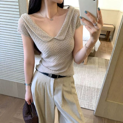Textured Knit Top with Collar and Short Sleeves