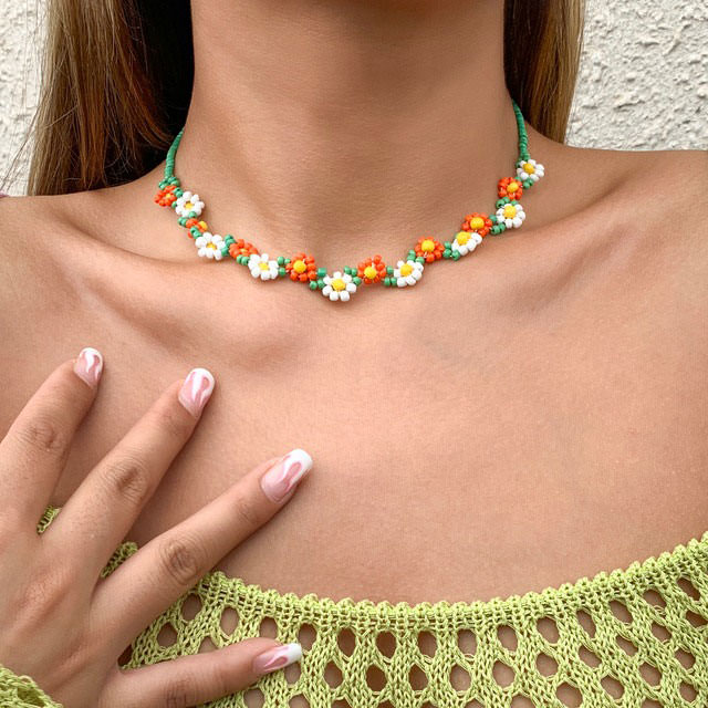 Collier ras du cou en perles et fleurs Y2K