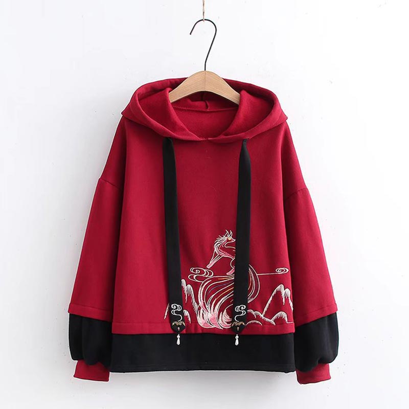 Ensemble jupe à nœud et sweat à capuche brodé rouge vintage