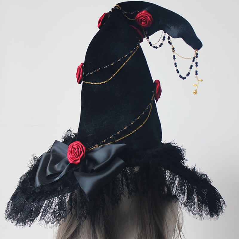 Chapeau de sorcière noir en dentelle avec décor de roses gothiques