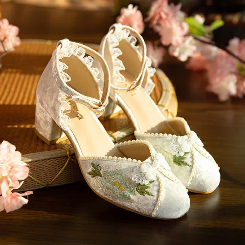 Elegante Mary Janes mit Blumenstickerei und Schnalle