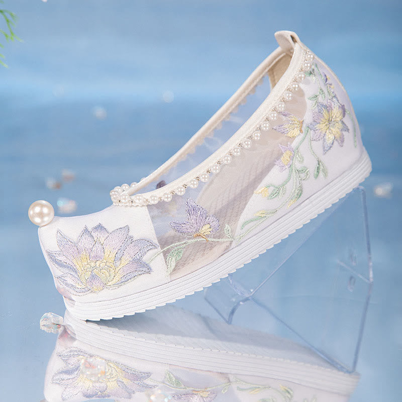 Weiße Mesh-Schuhe mit Blumenstickerei und Perlendekor