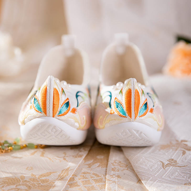 Chaussures rétro à broderie florale avec décor de perles