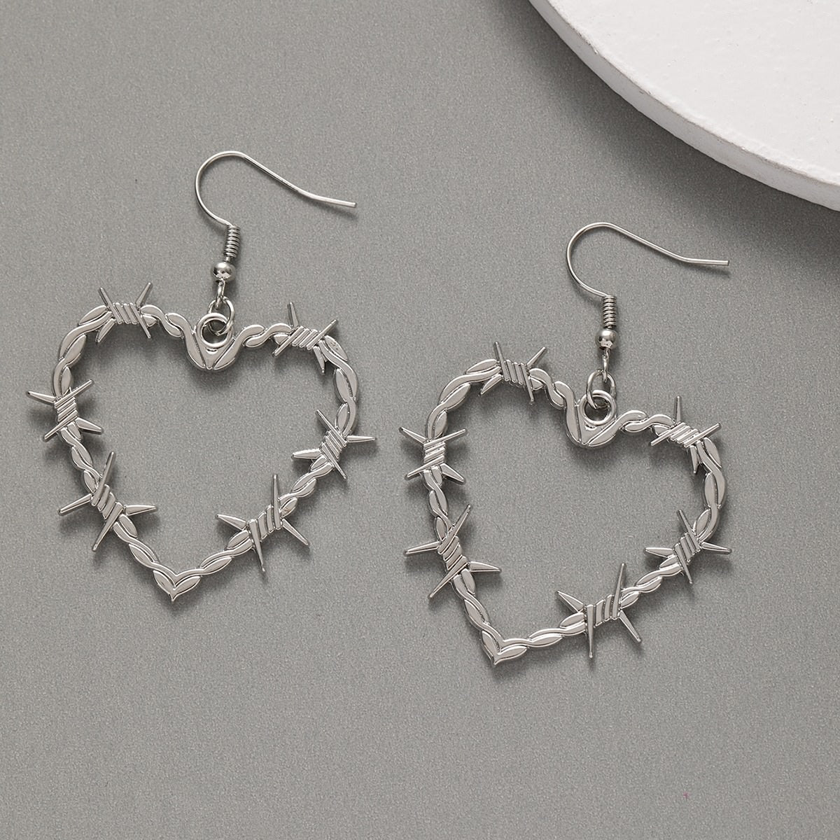 Boucles d'oreilles en forme de cœur en fil de fer