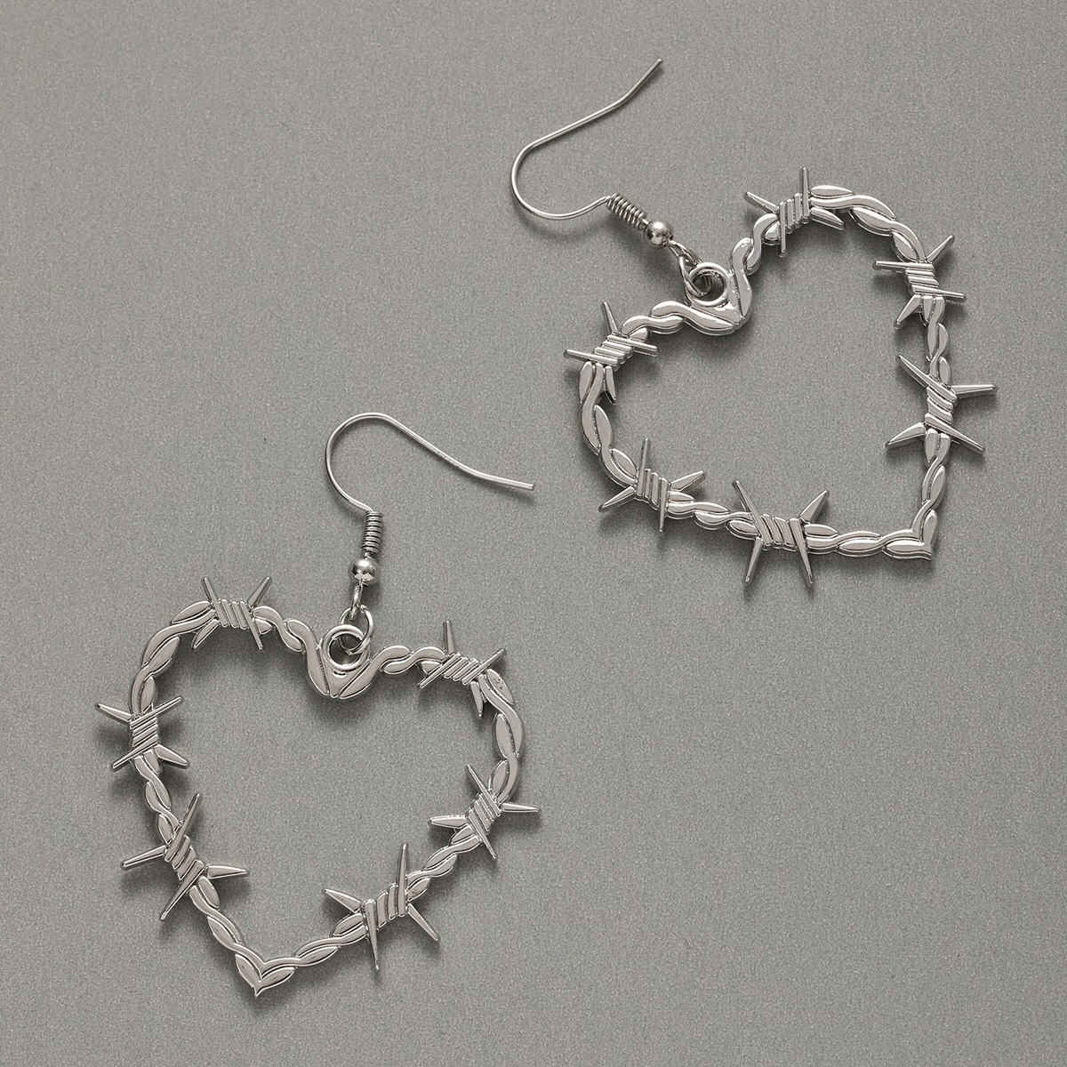 Boucles d'oreilles en forme de cœur en fil de fer