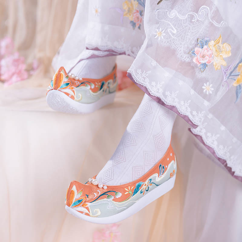 Sweet Retro Pearl Decor Floral Embroidery Shoes