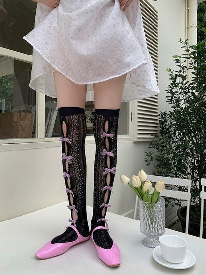 Strümpfe aus Spitze mit Schleife