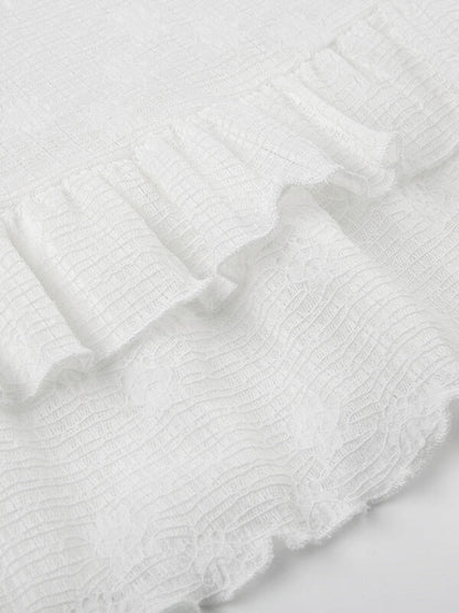 Robe blanche en dentelle fleurie