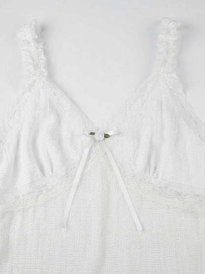 Robe blanche en dentelle fleurie