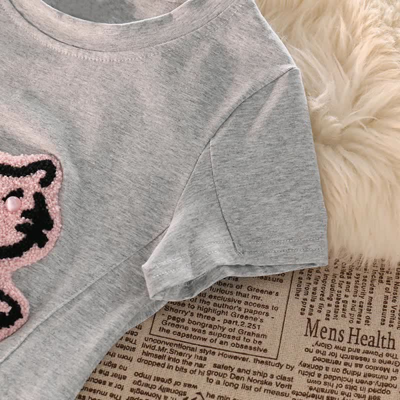 Rosa Crop Top mit Tiger-Stickerei, T-Shirt, Jeansshorts