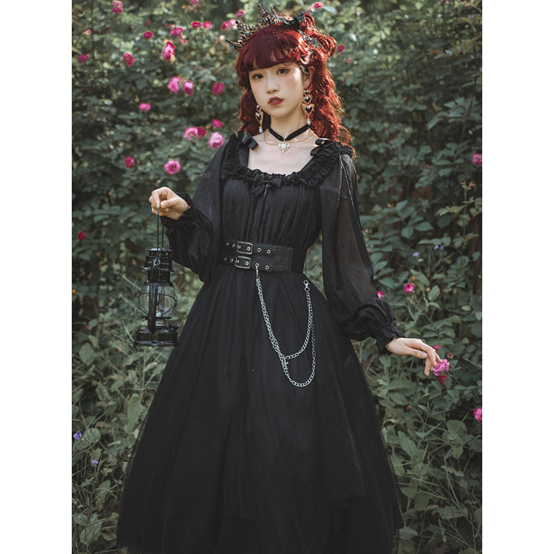 Schwarzes Lolita-Unterkleid mit langen Ärmeln und Kettengürtel