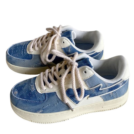 Ästhetische Sneaker mit Denim-Herz