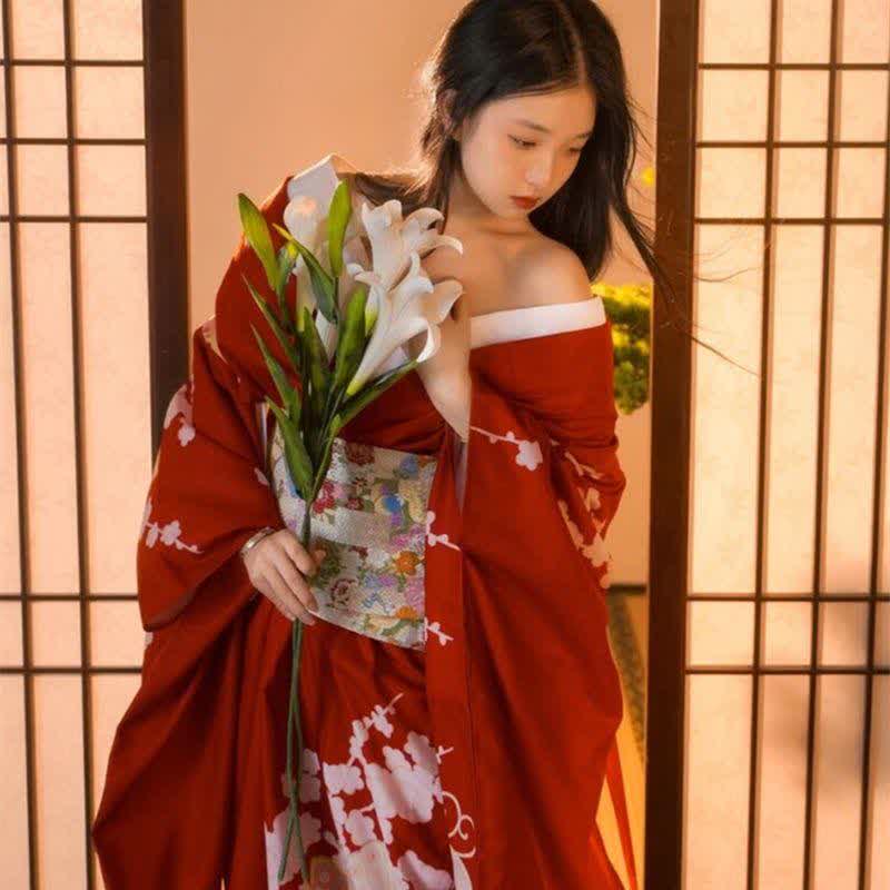 Robe kimono traditionnelle rouge élégante à imprimé