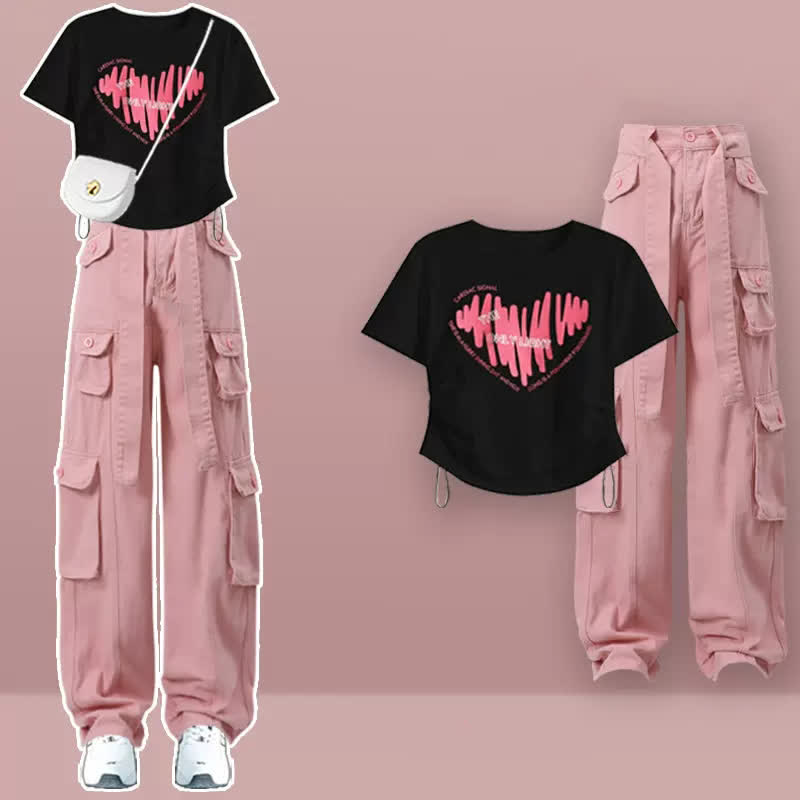 T-shirt court imprimé cœur rose Pantalon cargo rose