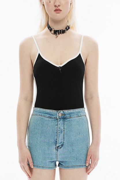 Edgy Skull-Decor Punk Tee with Contrast Stitching