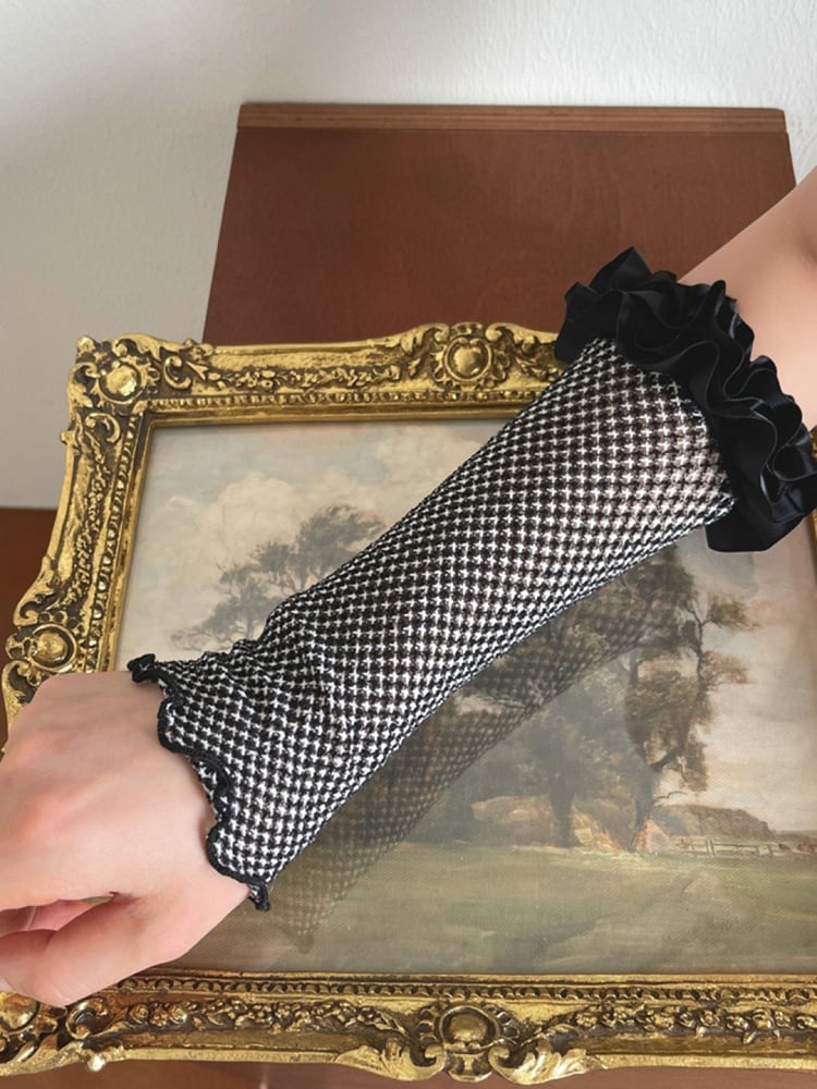 Black and White Ruffled Cuffs Sleeves