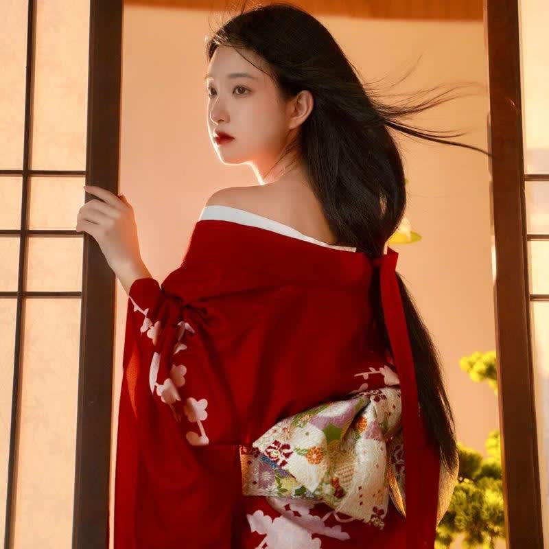 Robe kimono traditionnelle rouge élégante à imprimé