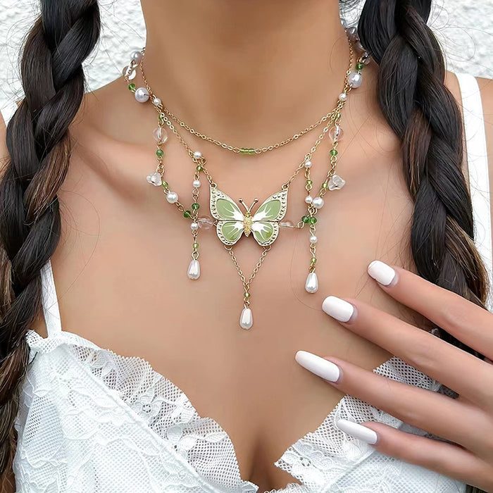 Collier à plusieurs niveaux esthétique avec papillon vert