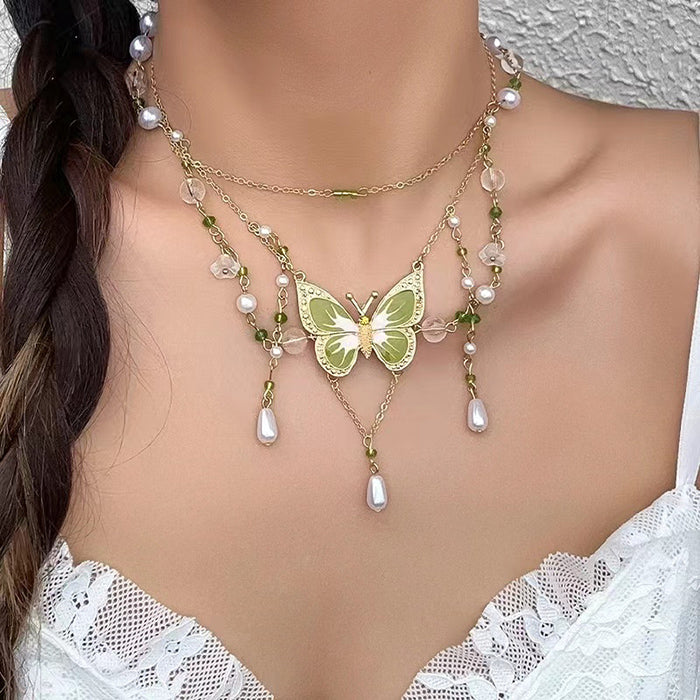 Collier à plusieurs niveaux esthétique avec papillon vert