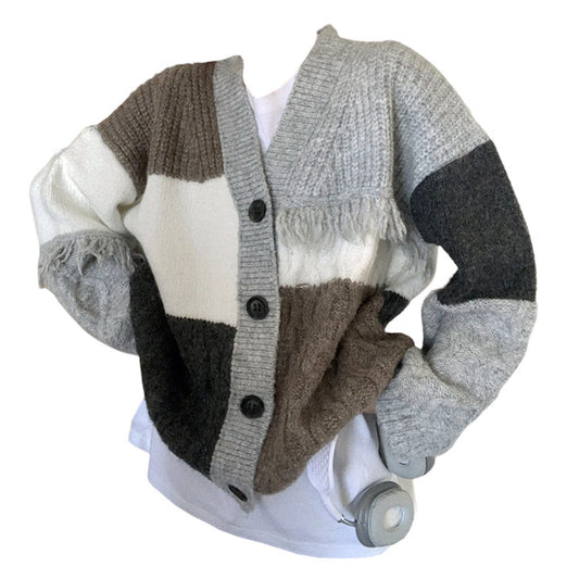 Weicher, grauer Cardigan mit Fransen