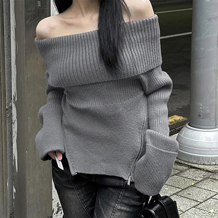 Pull en tricot gris à épaules dénudées