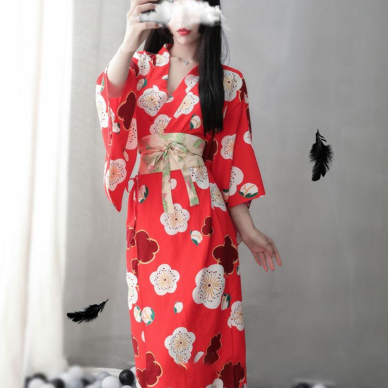 Nuisette kimono rouge à imprimé sakura