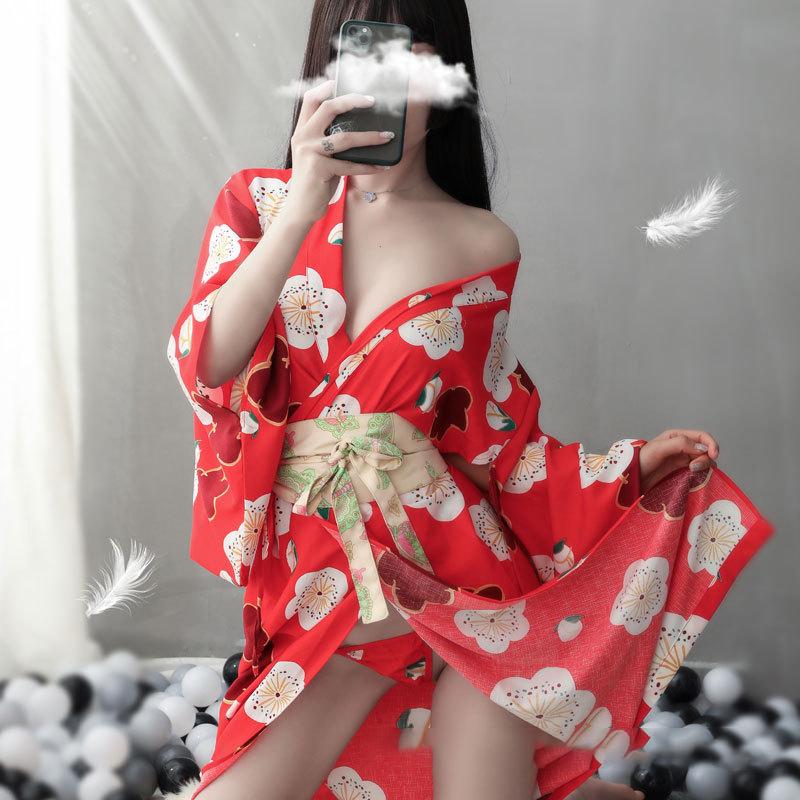 Nuisette kimono rouge à imprimé sakura