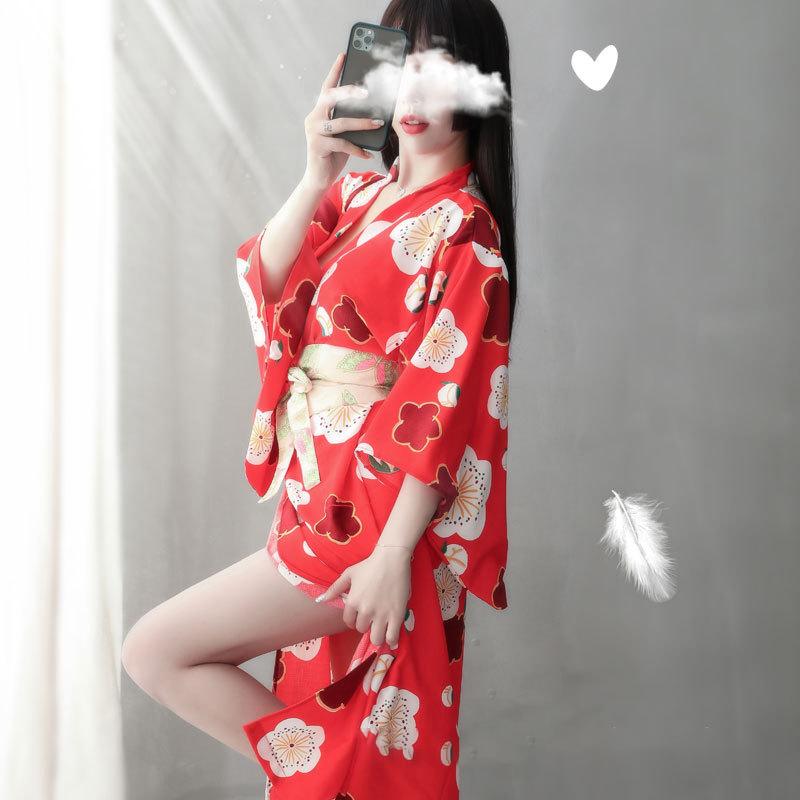 Rotes Kimono-Nachthemd mit Sakura-Print