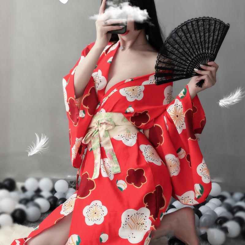 Rotes Kimono-Nachthemd mit Sakura-Print