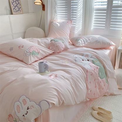Parure de lit quatre pièces Strawberry Rabbit