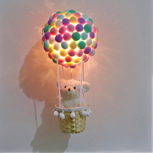 DIY LED-Ballonreise mit dem kleinen Bären