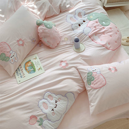 Parure de lit quatre pièces Strawberry Rabbit