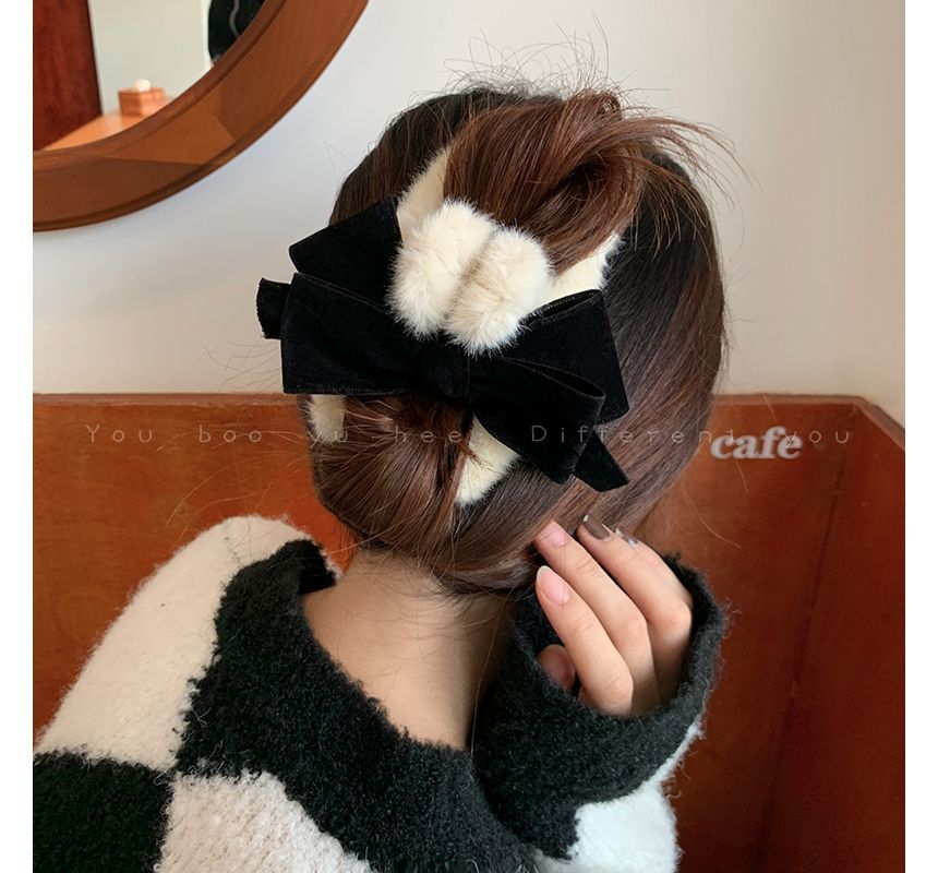 Bow Fluffy Hair Claw IL17