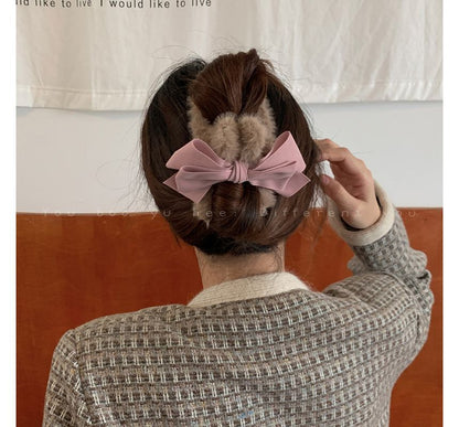 Pince à cheveux duveteuse en forme de nœud IL17