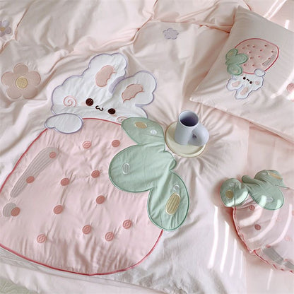 Parure de lit quatre pièces Strawberry Rabbit