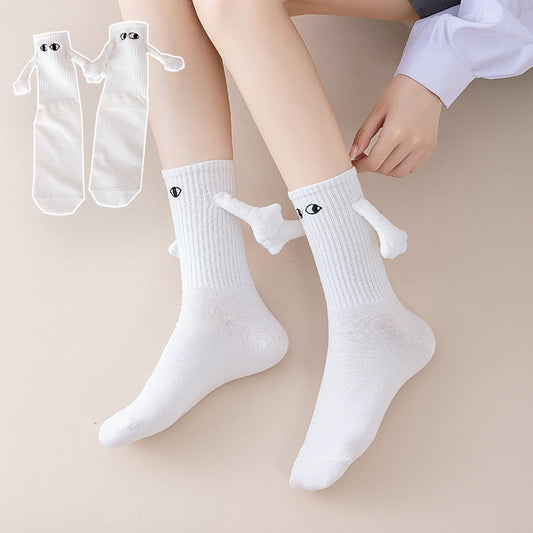 Chaussettes magnétiques mignonnes se tenant la main