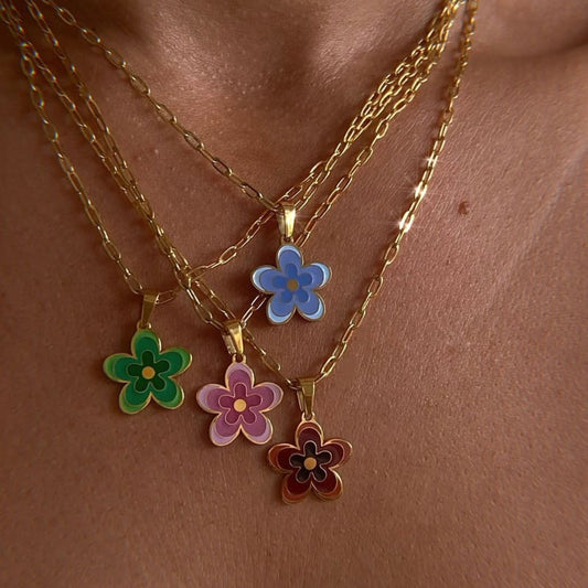 Collier avec pendentif en forme de fleur et chaîne en or